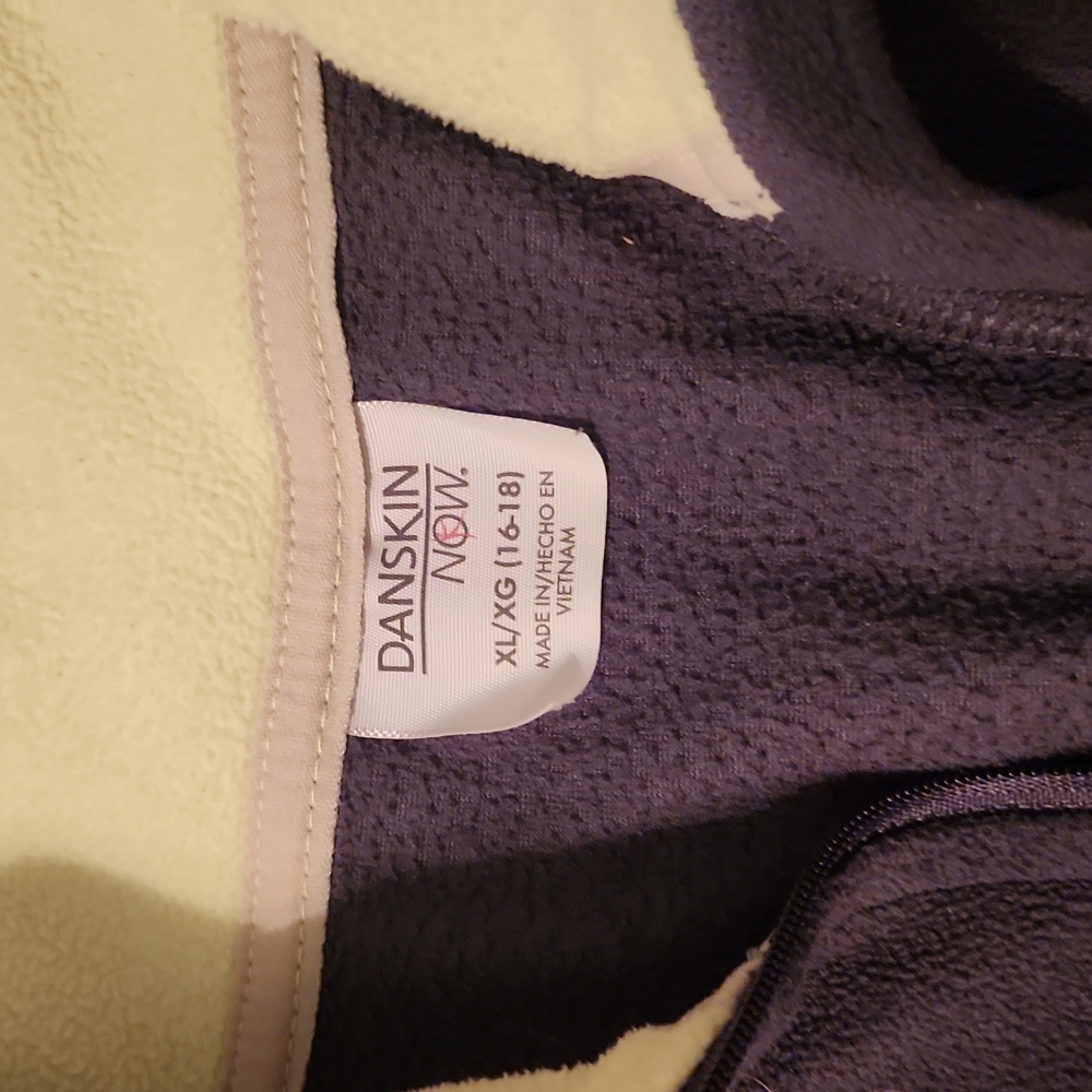 Danskin pullover - Picture 3 of 3